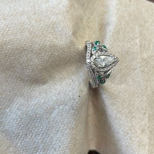 Pear Diamond engagement and wedding set. White gold, emerald stones